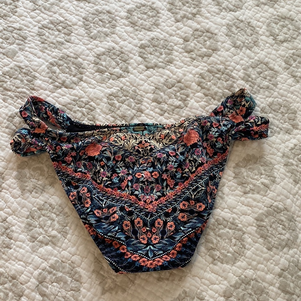Surf bikini - Picture 2 of 7